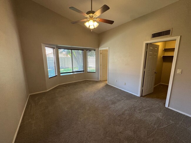 Building Photo - Beautiful & Cozy Chandler Home!