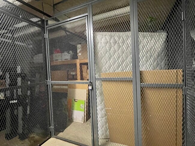 Building Photo - 520 S Washington St