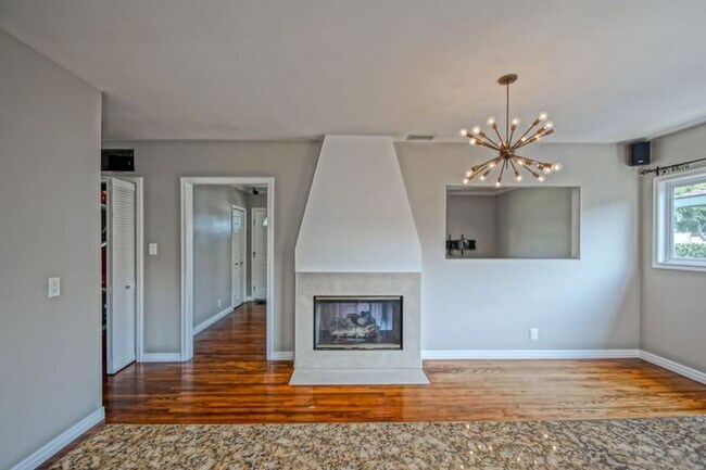 Building Photo - Beautifully Remodeled, Bright & Airy Home w/ Detached Bonus Room w/ Bath & 1-Car Garage, Front Ya...