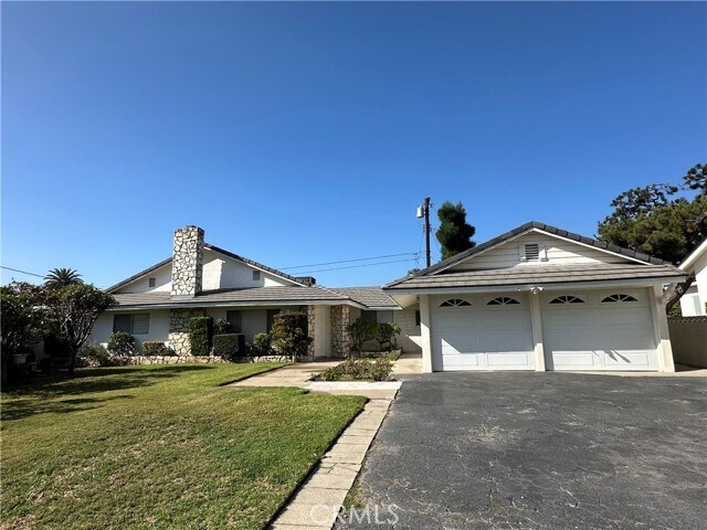 Primary Photo - 2115 Holly Ave