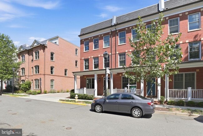 Building Photo - 917 Parker Gray School Way
