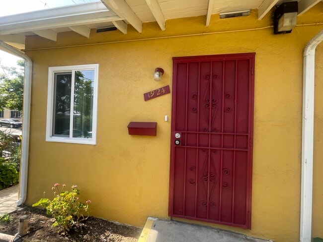 Building Photo - 1924 Workman St