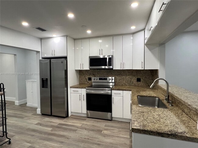 Building Photo - 3815 SW 89th Ave