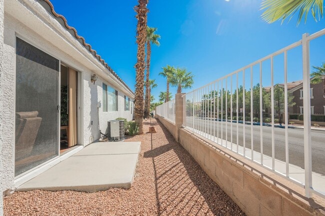 Building Photo - Summerlin - Single Story Townhome -