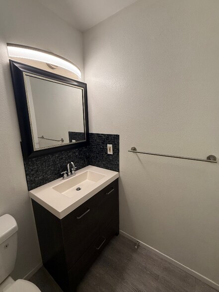 Building Photo - 616 Tularosa Dr