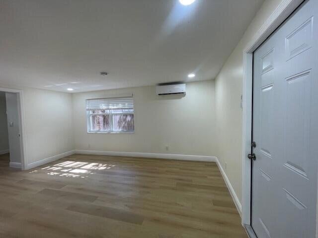 Building Photo - 302 N Tamarind Ave