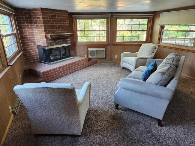 Building Photo - 509 S Swain Ave