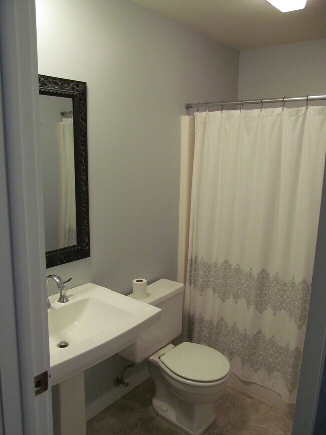 Building Photo - 3806 Blossom Terrace