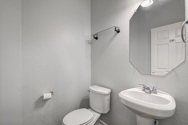 Building Photo - 7337 Menchaca Rd