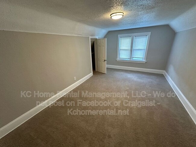 Building Photo - 3016 E 32 St