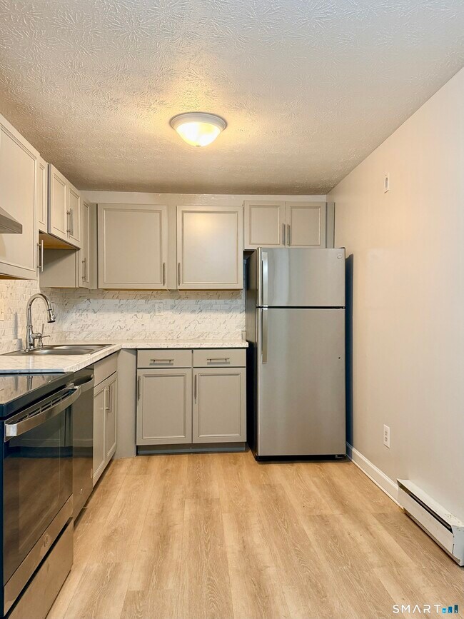 Building Photo - 801 Pleasant Valley Rd