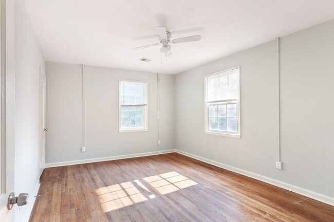 Building Photo - Spacious 3bd/2ba On Quiet Street Minutes F...