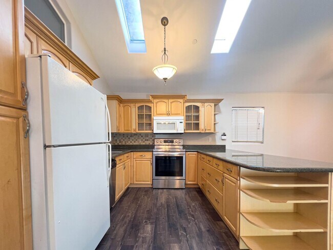 Building Photo - 15424 Camarillo St