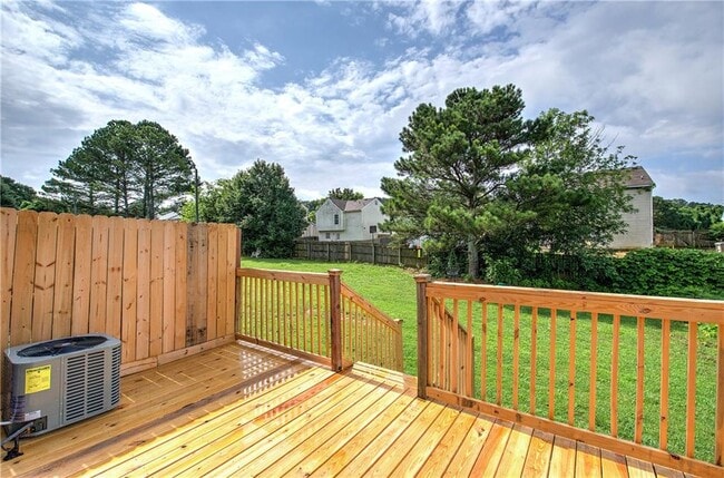 Building Photo - 128 Evergreen Trail SE