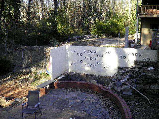 Building Photo - 3 Bedroom 1 Bath Near UGA and 5 Points! Available August 10th!