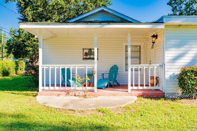 Primary Photo - Bright & Comfortable 3 Bed/2.5 Bath Pensac...