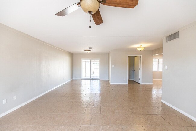 Building Photo - 8050 E Clarendon Ave