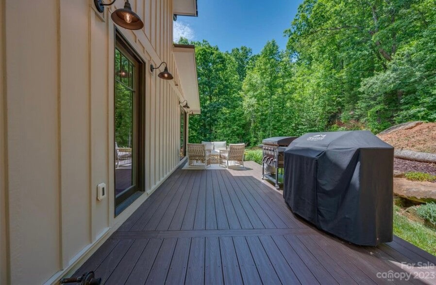 Building Photo - 54 Holland Dr