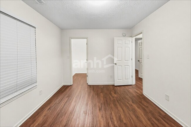 Building Photo - 1273 Audubon Dr