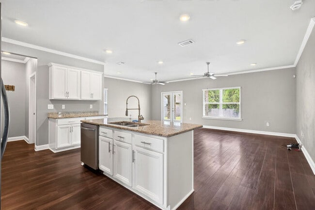 Building Photo - 10557 Sweet Bay Dr