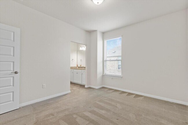 Building Photo - 10112 Lavon Bend