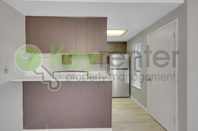 Building Photo - 5636 Clark Ave