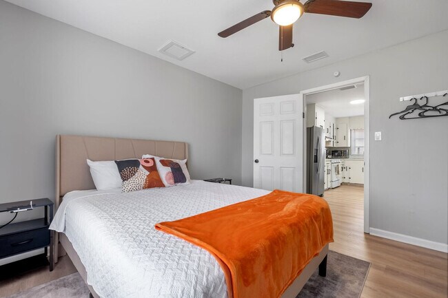 Building Photo - 218 Cactus St