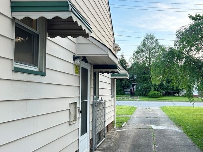 Building Photo - 5923 Turney Rd