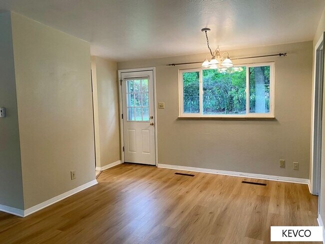 Building Photo - Ranch Style Across the Street from CSU!