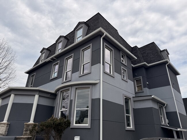 Building Photo - 222 Primrose Ave