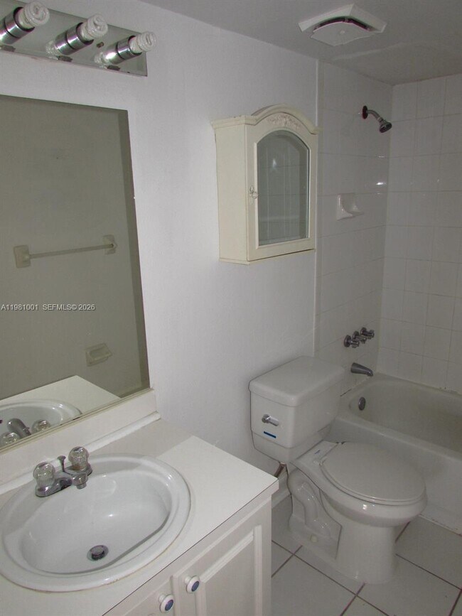 Building Photo - 5100 SW 41st St