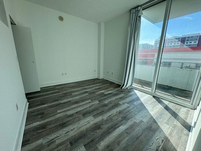 Building Photo - 350 NE 24th St