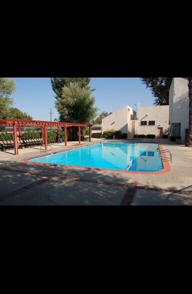 Building Photo - 7651 Reseda Blvd