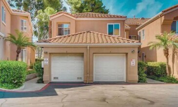 Building Photo - $3,700 - 3 Bed / 2.5 Bath Upgraded Townhome in The Knolls Community