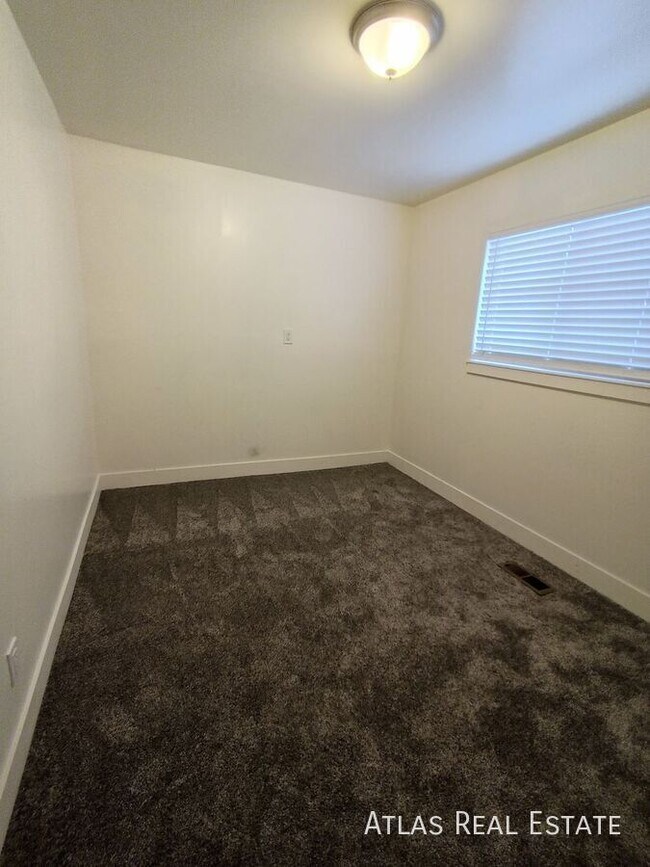 Building Photo - 1131 W 650 N St