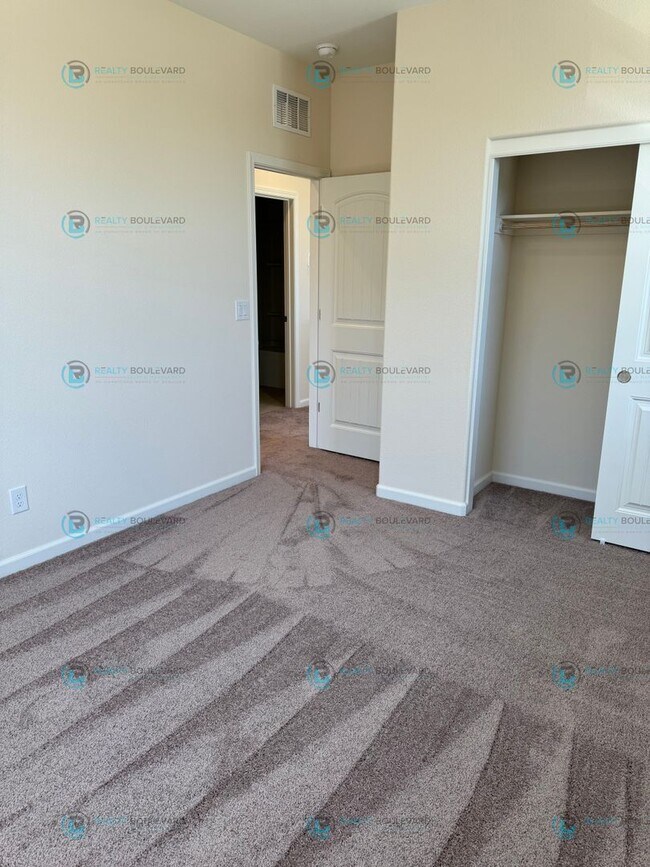 Building Photo - Modern Comfort and Convenience: Stylish 2-...