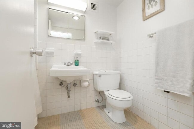 Building Photo - 224 W Rittenhouse Square