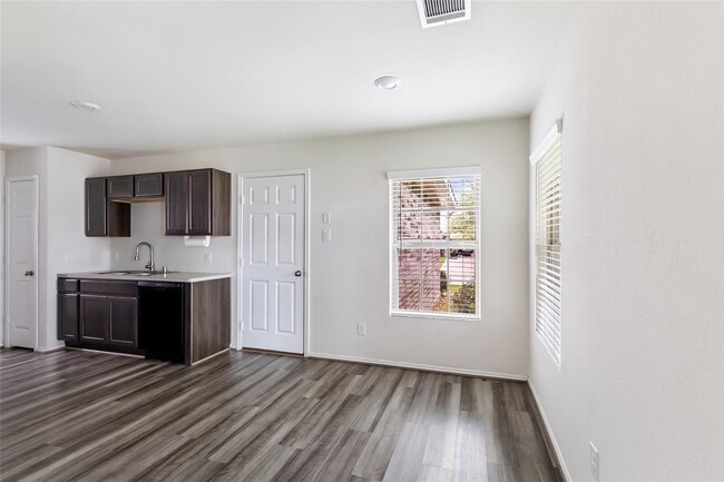 Building Photo - 5858 Rosehill Forest Ln