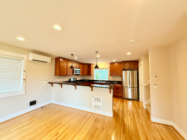 Building Photo - 746 N 92nd St