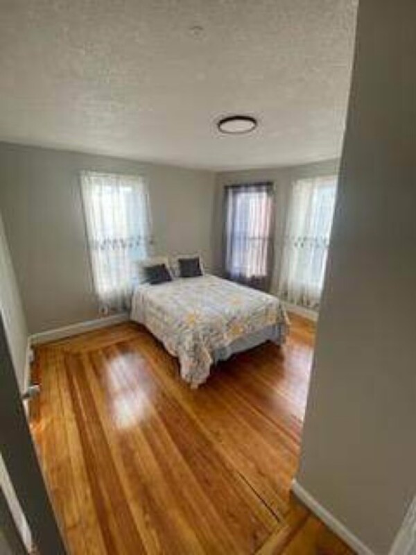 Building Photo - 35 Healey St