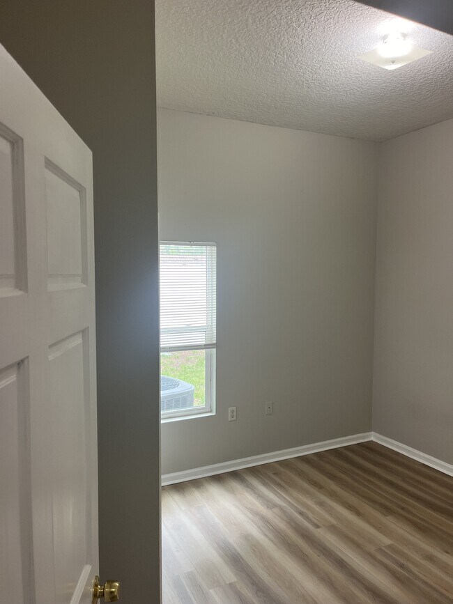 Building Photo - 5101 Playpen Dr