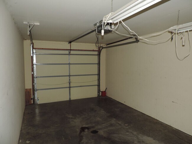 Building Photo - 1505 W 8th Terrace