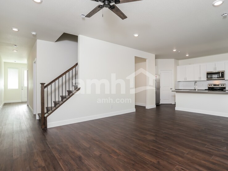 Building Photo - 1432 N Garnet Creek Ave