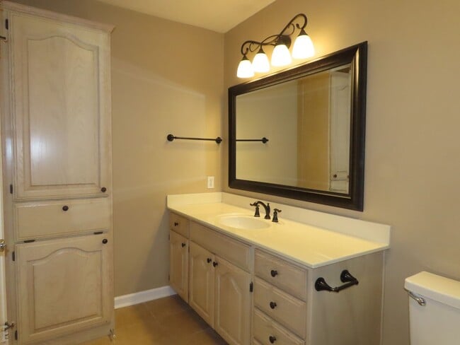 Building Photo - South Tyler! Lovely 3 Bedroom, 2 Bath House w/Garage