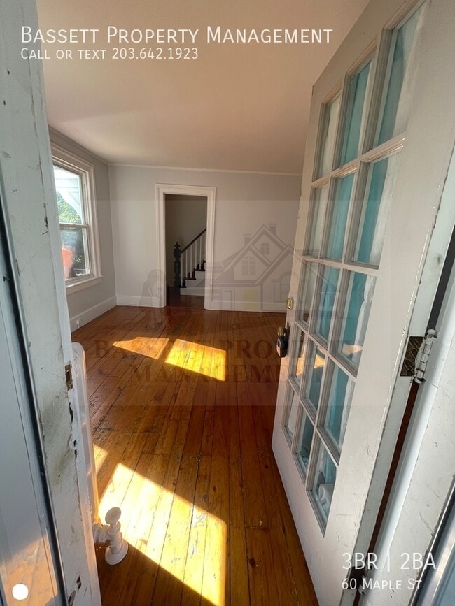 Building Photo - 60 Maple St