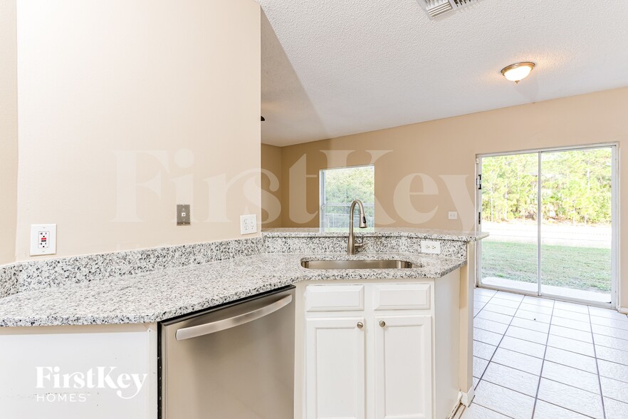 Building Photo - 122 Dahl Ave