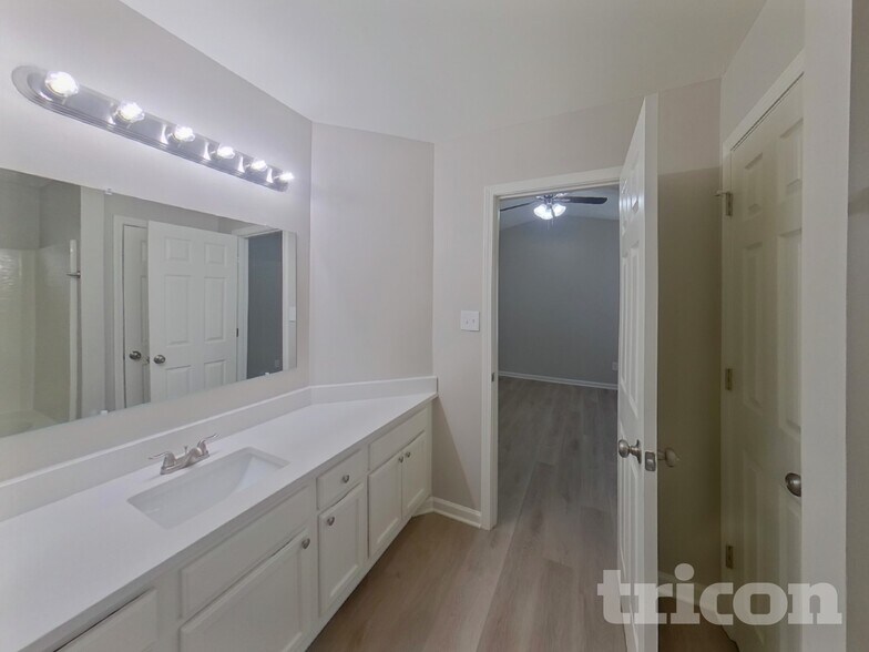 Building Photo - 7932 Sir Barton Ct