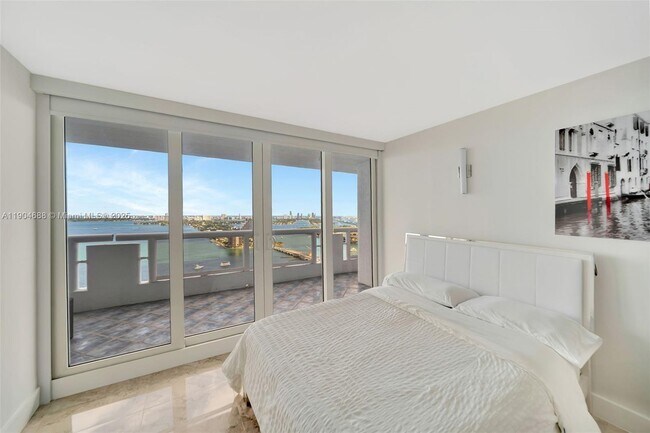 Building Photo - 1717 N Bayshore Dr