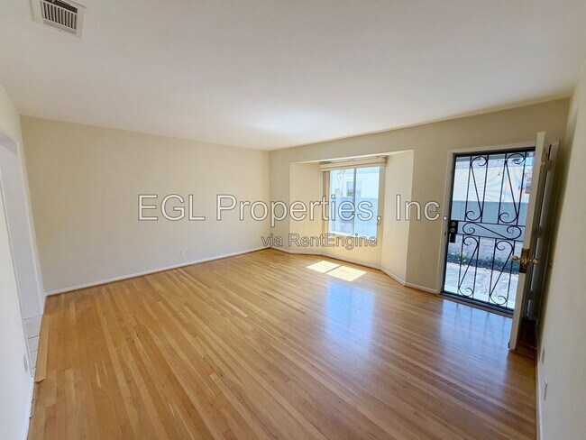 Building Photo - 5433 Cartwright Ave