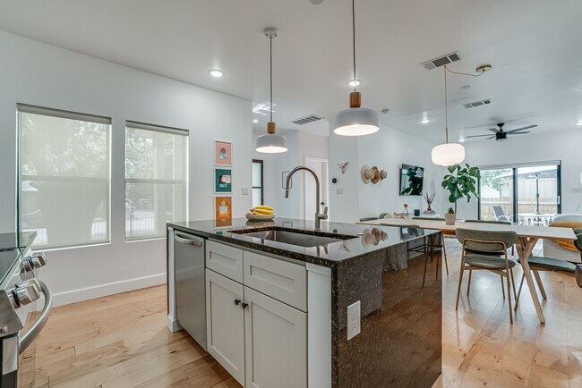 Building Photo - 211 Gibson